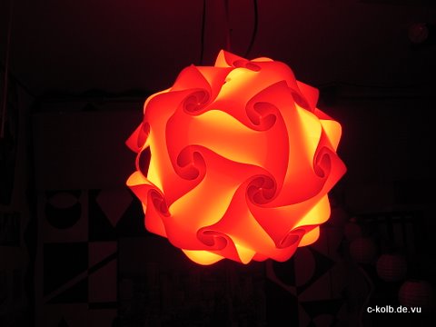 Lampada Romantica leuchtet rot